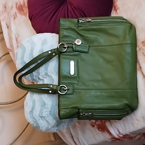 Coach 💚 Leather Grass Green Bag - Picture 1 of 16